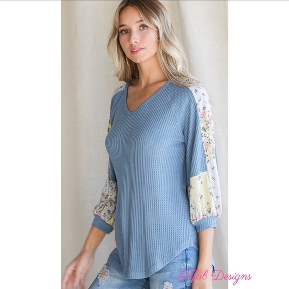 ❤️LAST! Blue V Neck Floral Contrast Waffle Top! - Picture 7 of 8